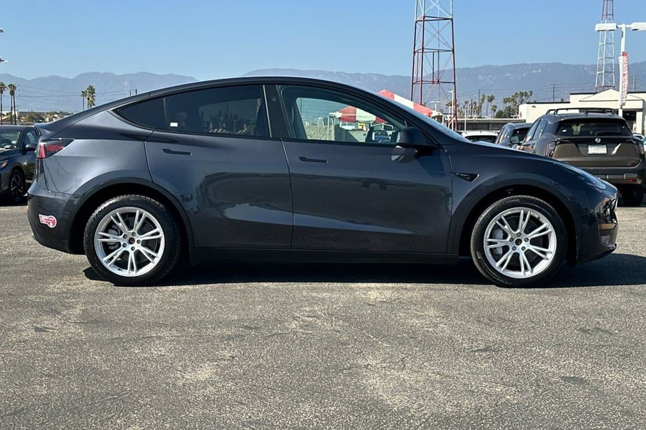 2024 Tesla Model Y Long Range 2