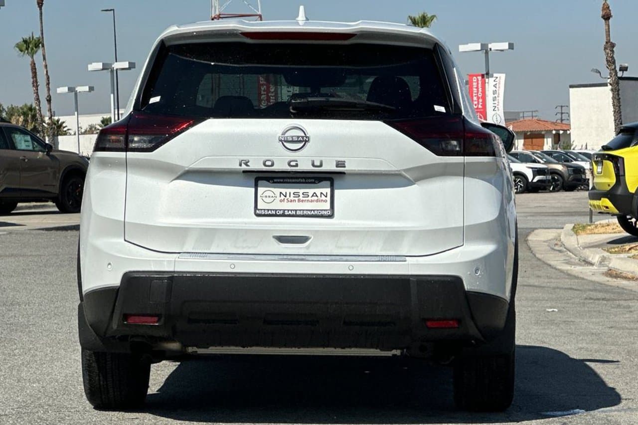 2026 Nissan Rogue SV 4