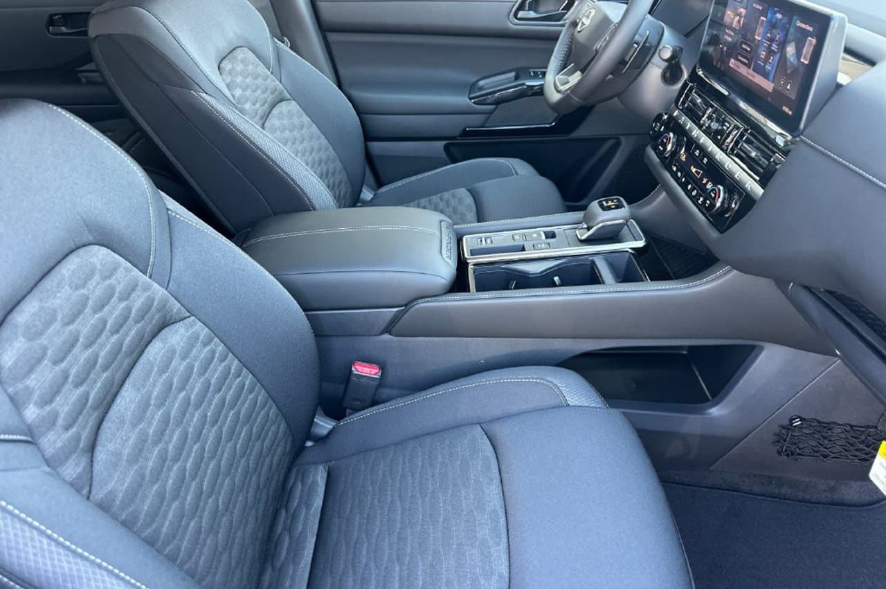 2026 Nissan Pathfinder SV 13