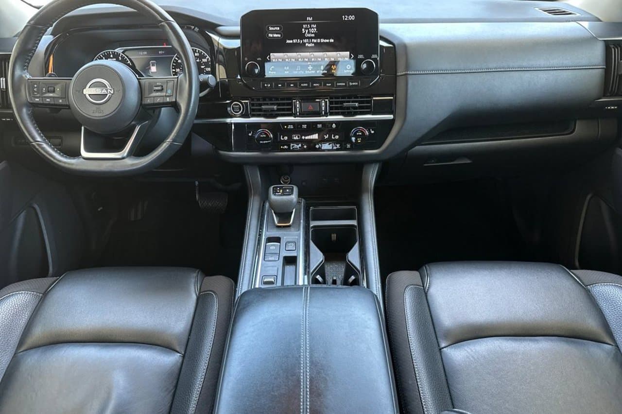 2024 Nissan Pathfinder SL 11