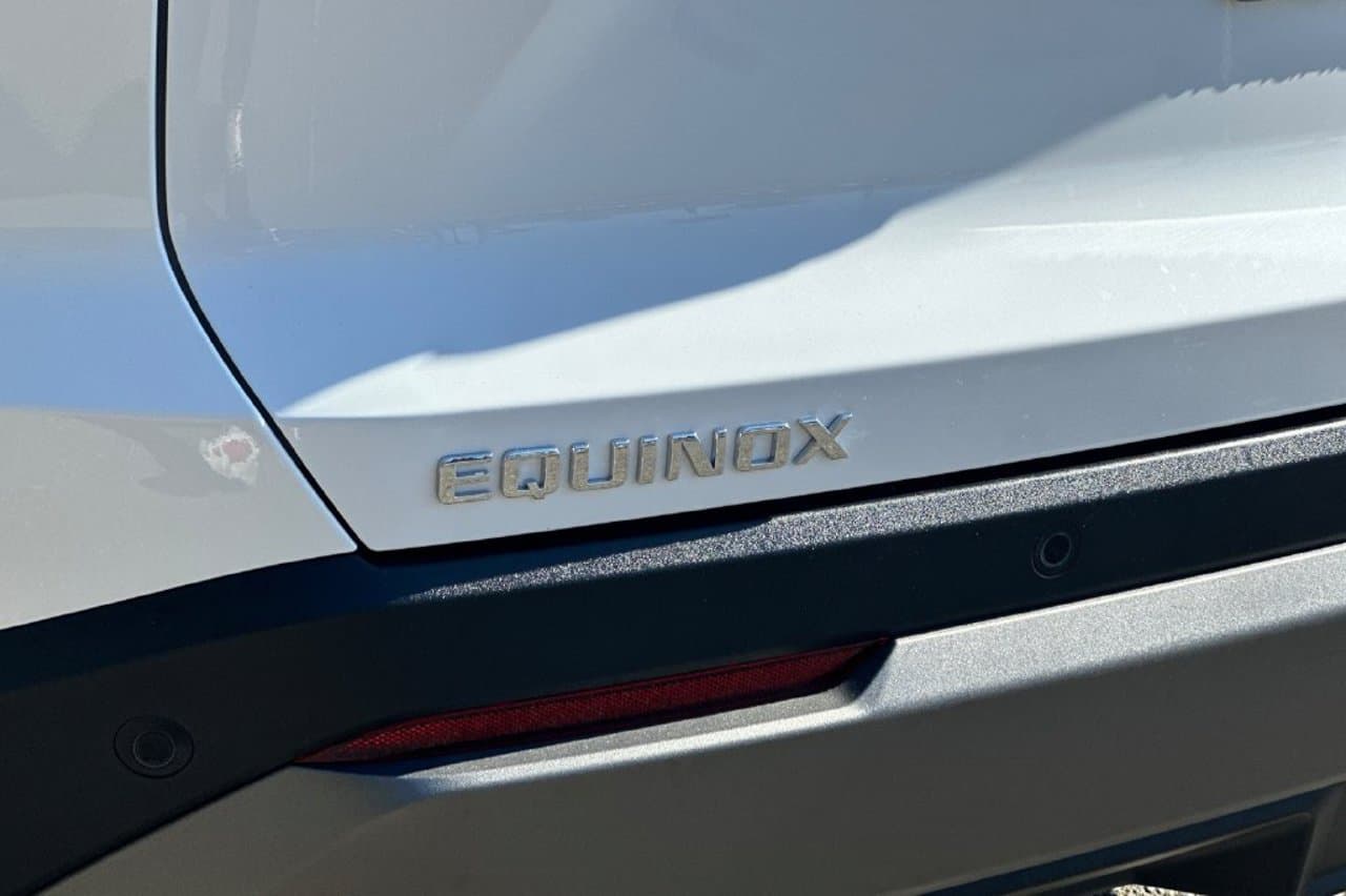 2026 Chevrolet Equinox FWD LT 23