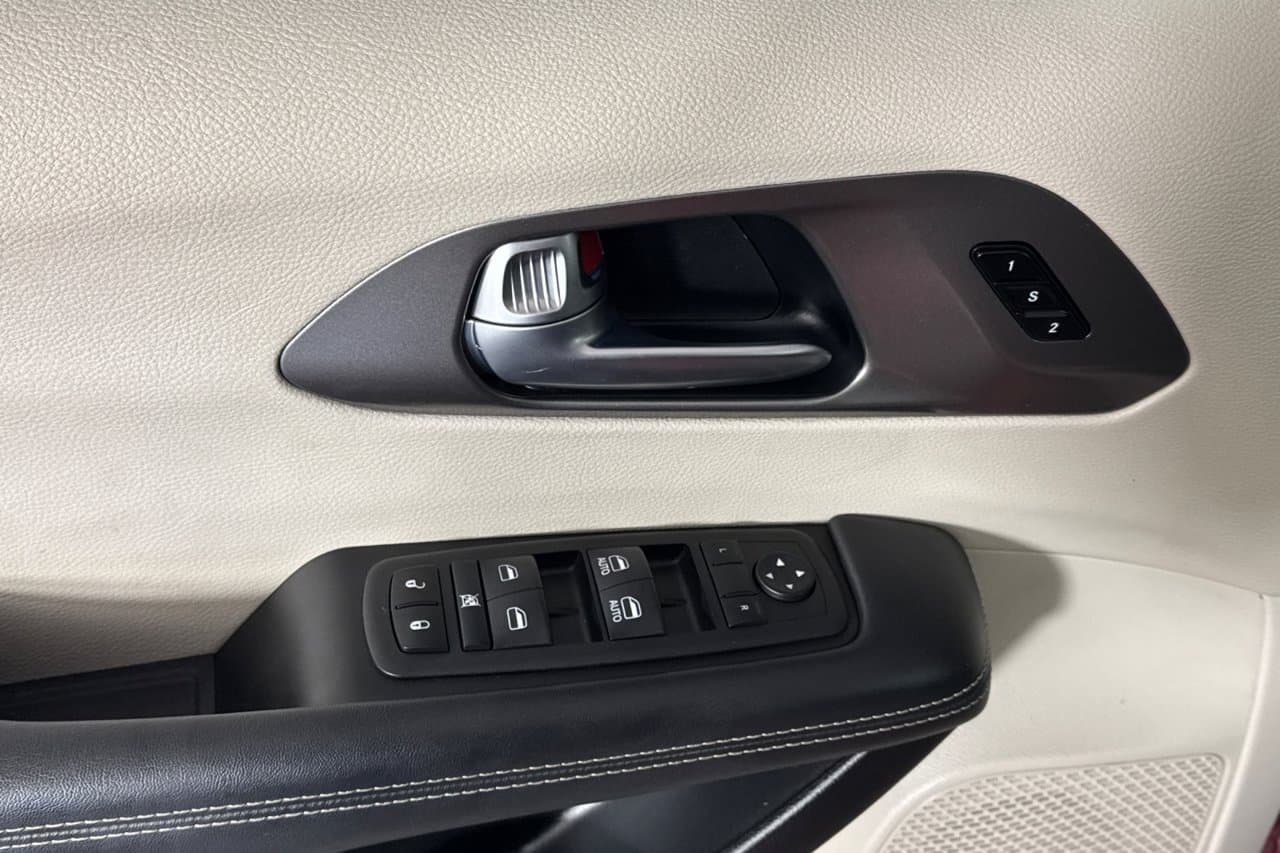 2024 Chrysler Pacifica Touring L 8