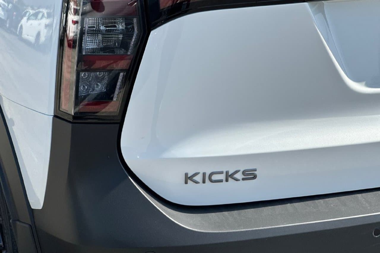 2026 Nissan Kicks SR 21