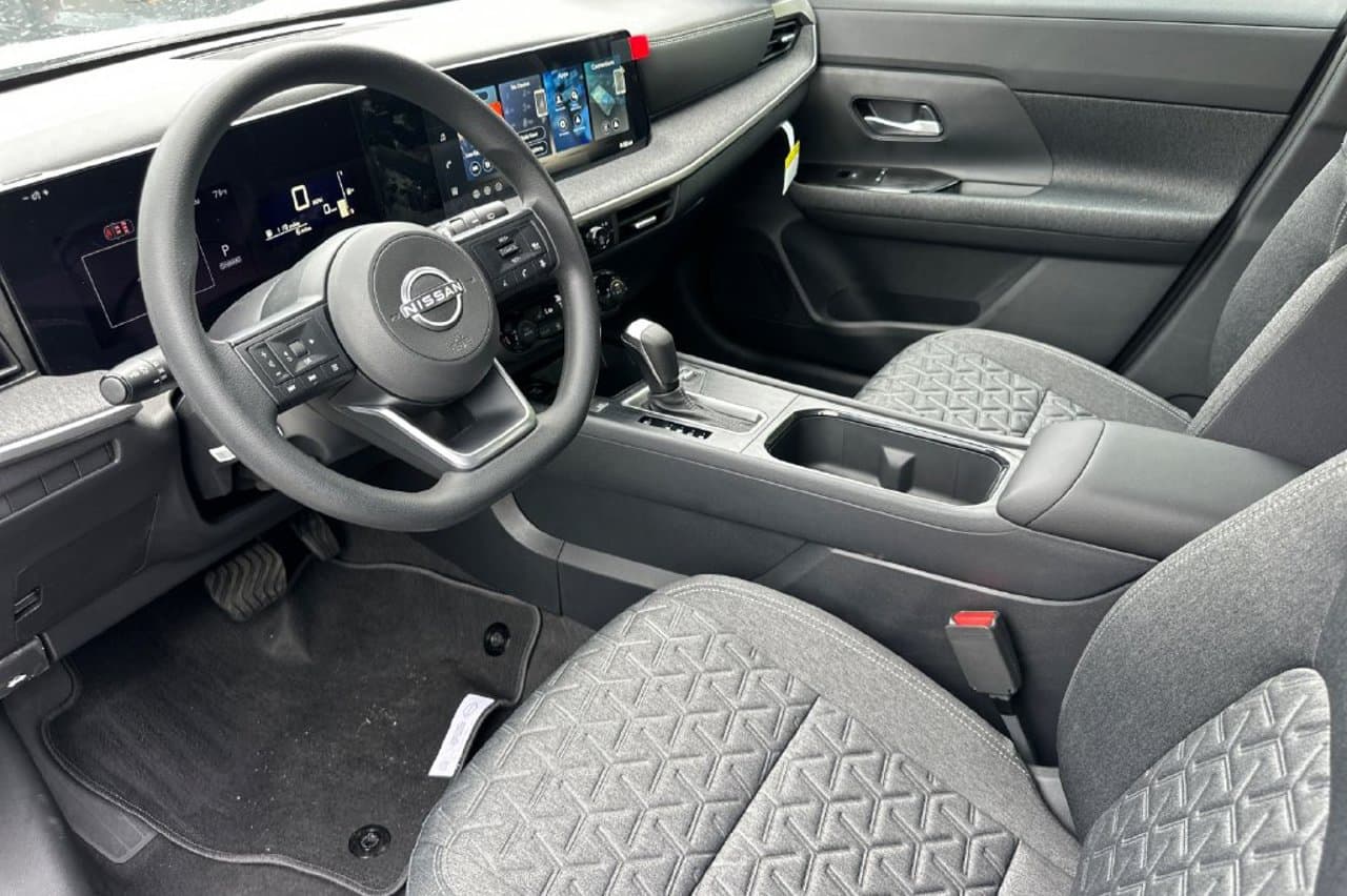 2027 Nissan Kicks SV 8