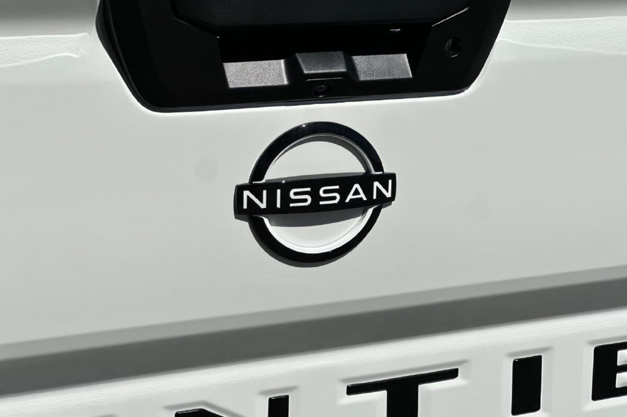2027 Nissan Frontier SV 22