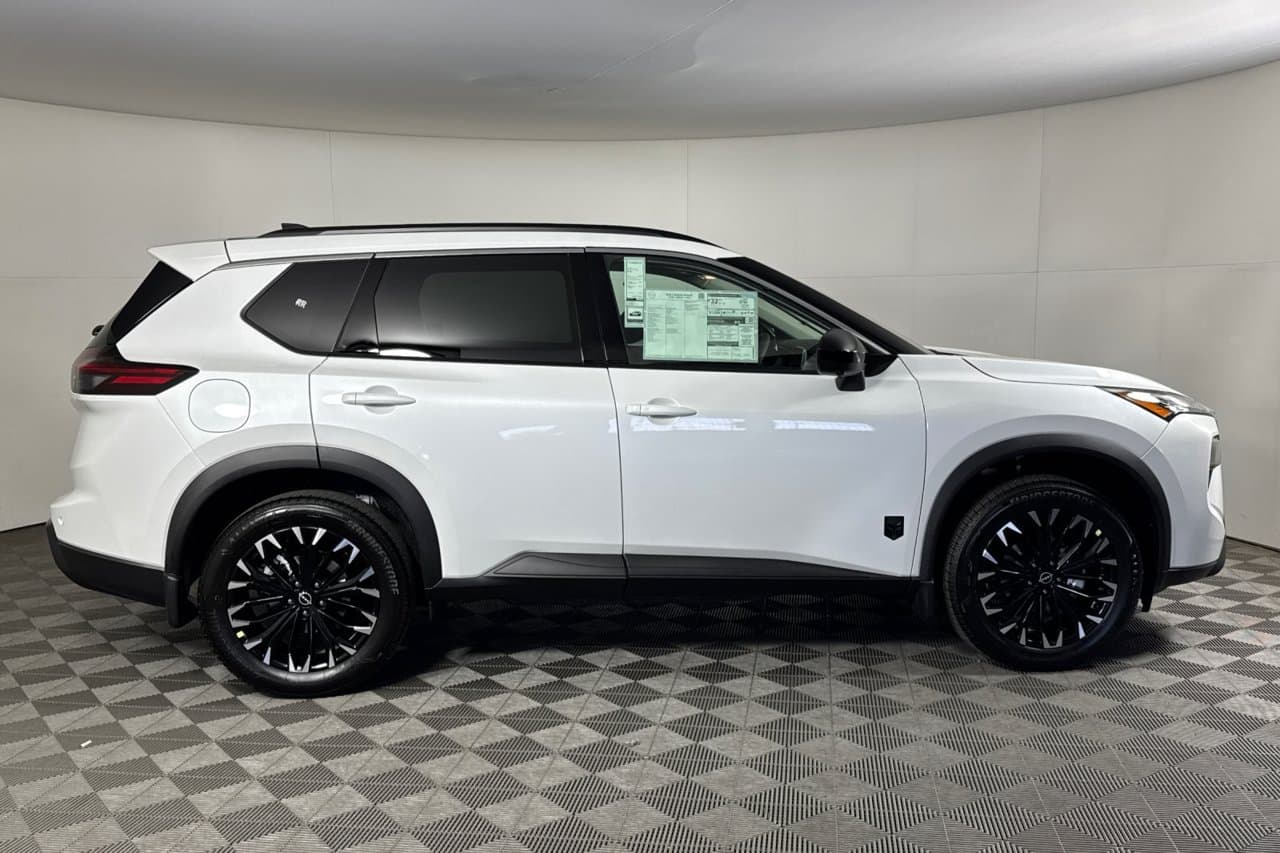 2026 Nissan Rogue Dark Armor 18