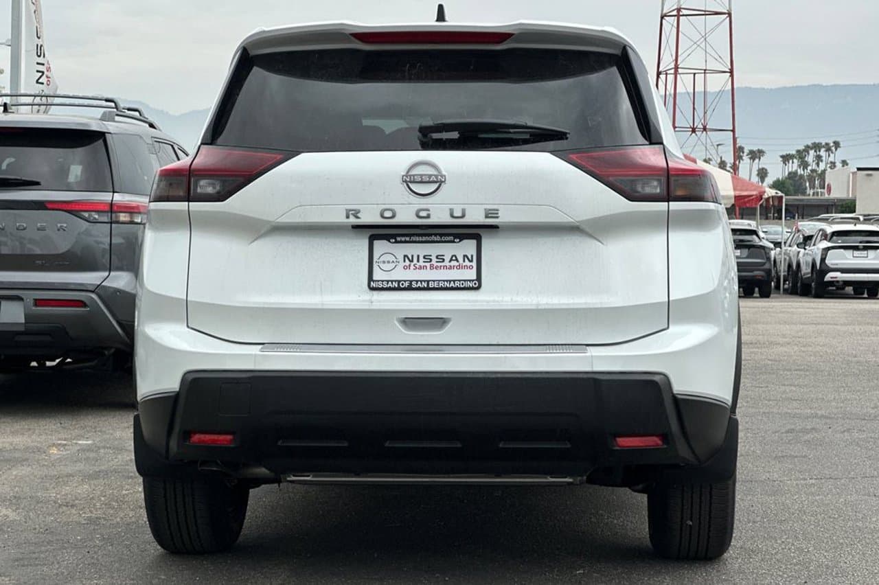 2026 Nissan Rogue SV 4