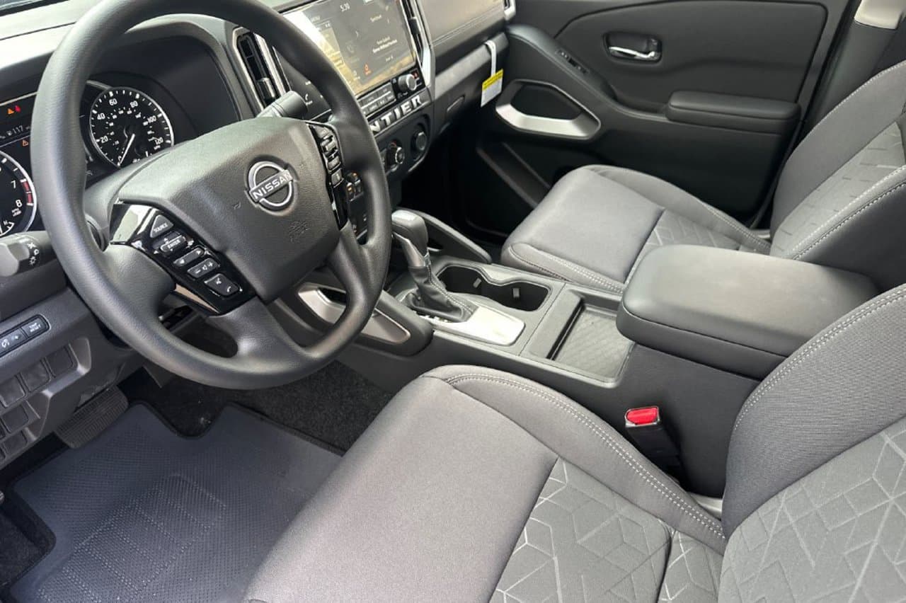 2027 Nissan Frontier SV 8