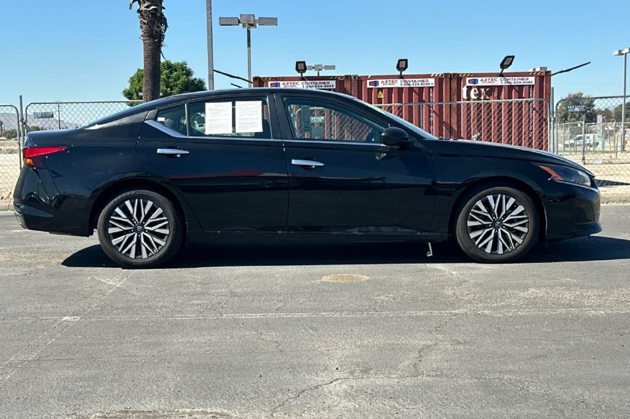 2025 Nissan Altima SV 2