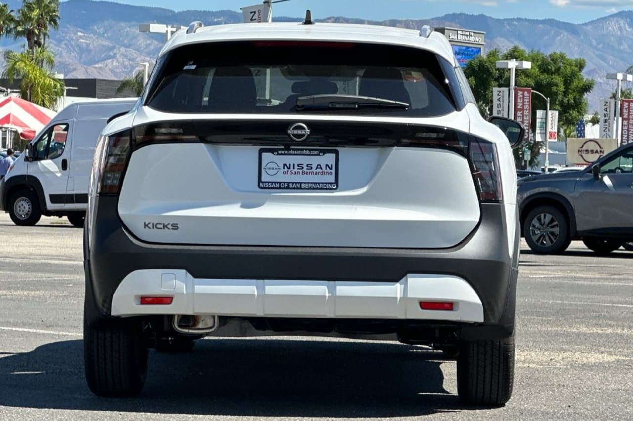 2027 Nissan Kicks SV 4