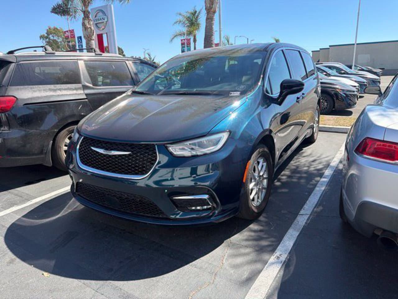 2025 Chrysler Pacifica Select 2