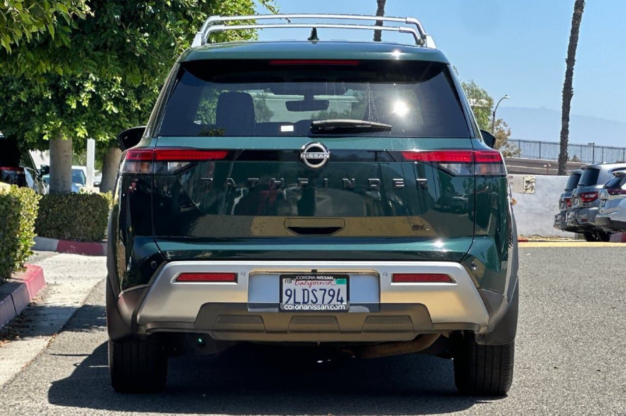 2024 Nissan Pathfinder SL 5