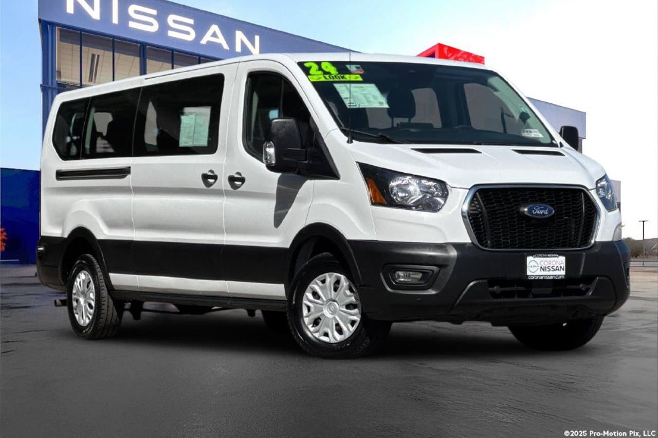 2024 Ford Transit Passenger Wagon XLT 2