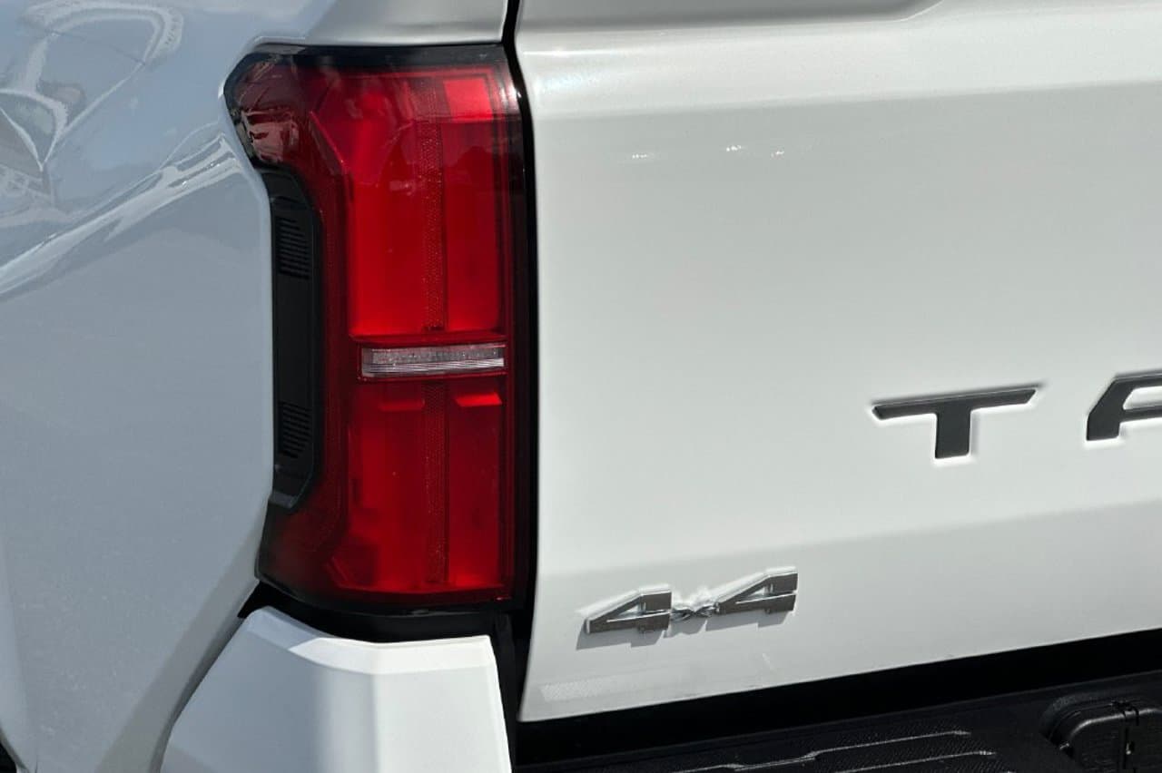 2024 Toyota Tacoma 4WD SR5 21