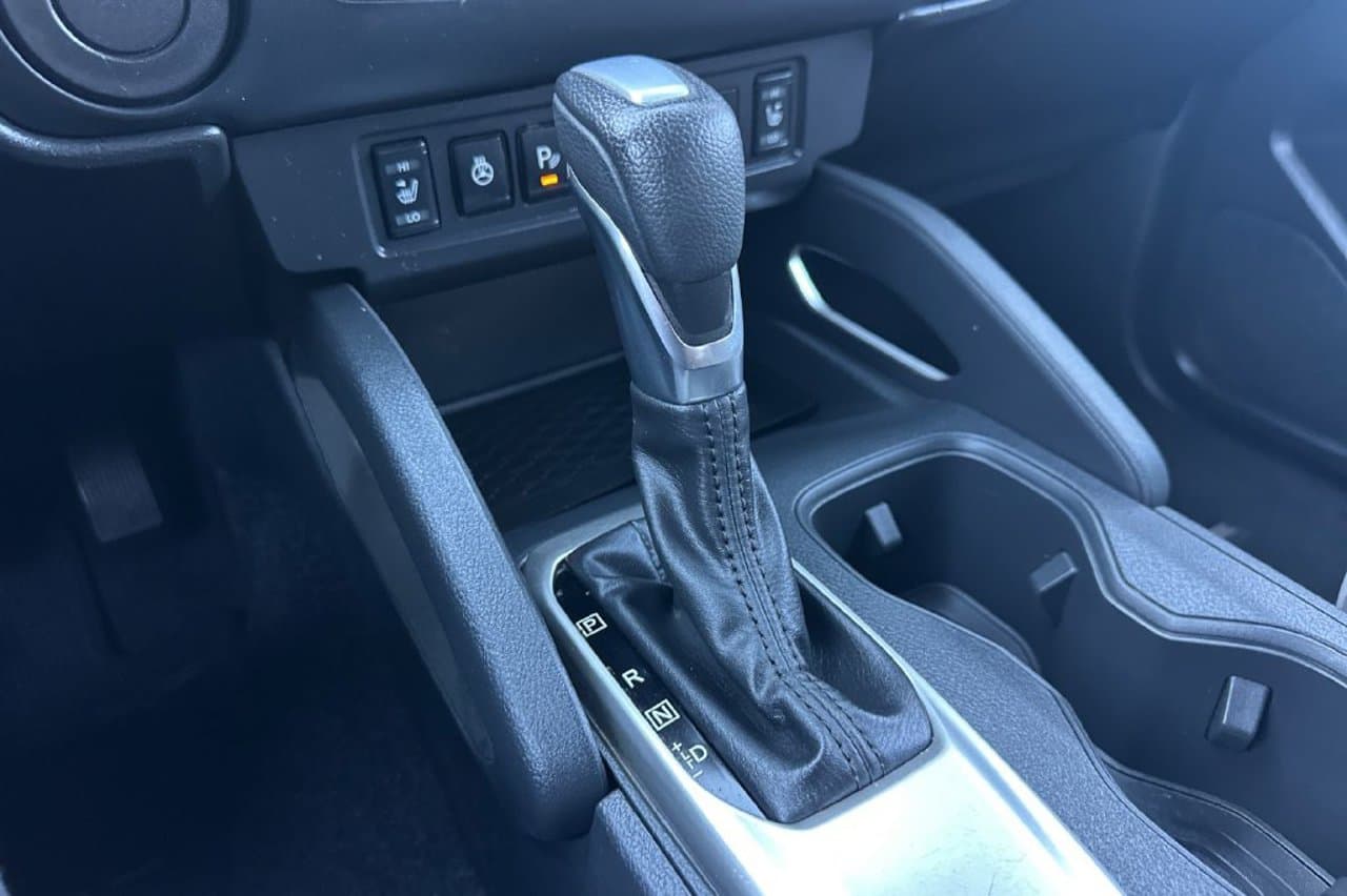 2022 Nissan Frontier SV 17