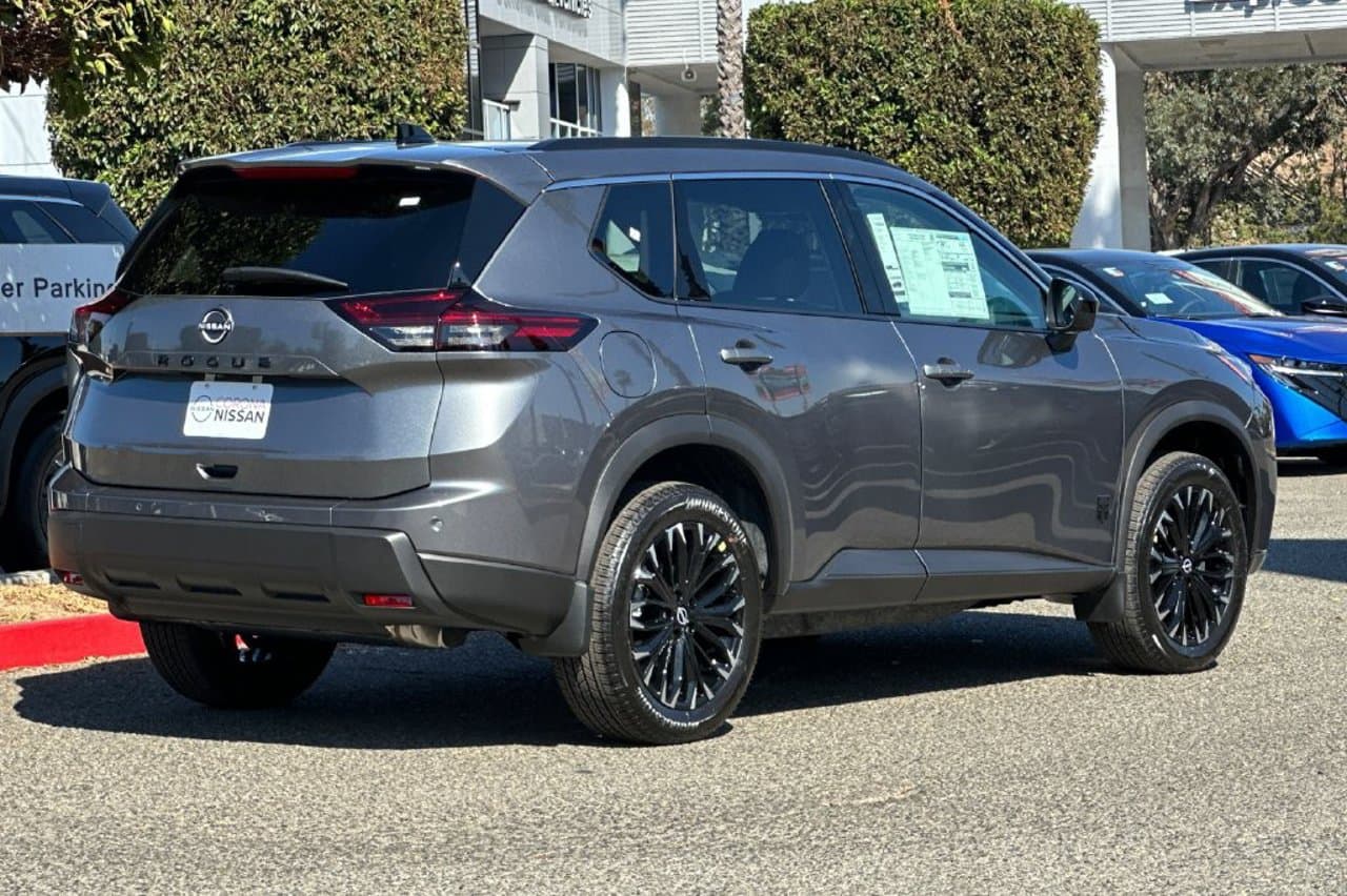 2027 Nissan Rogue Dark Armor 4