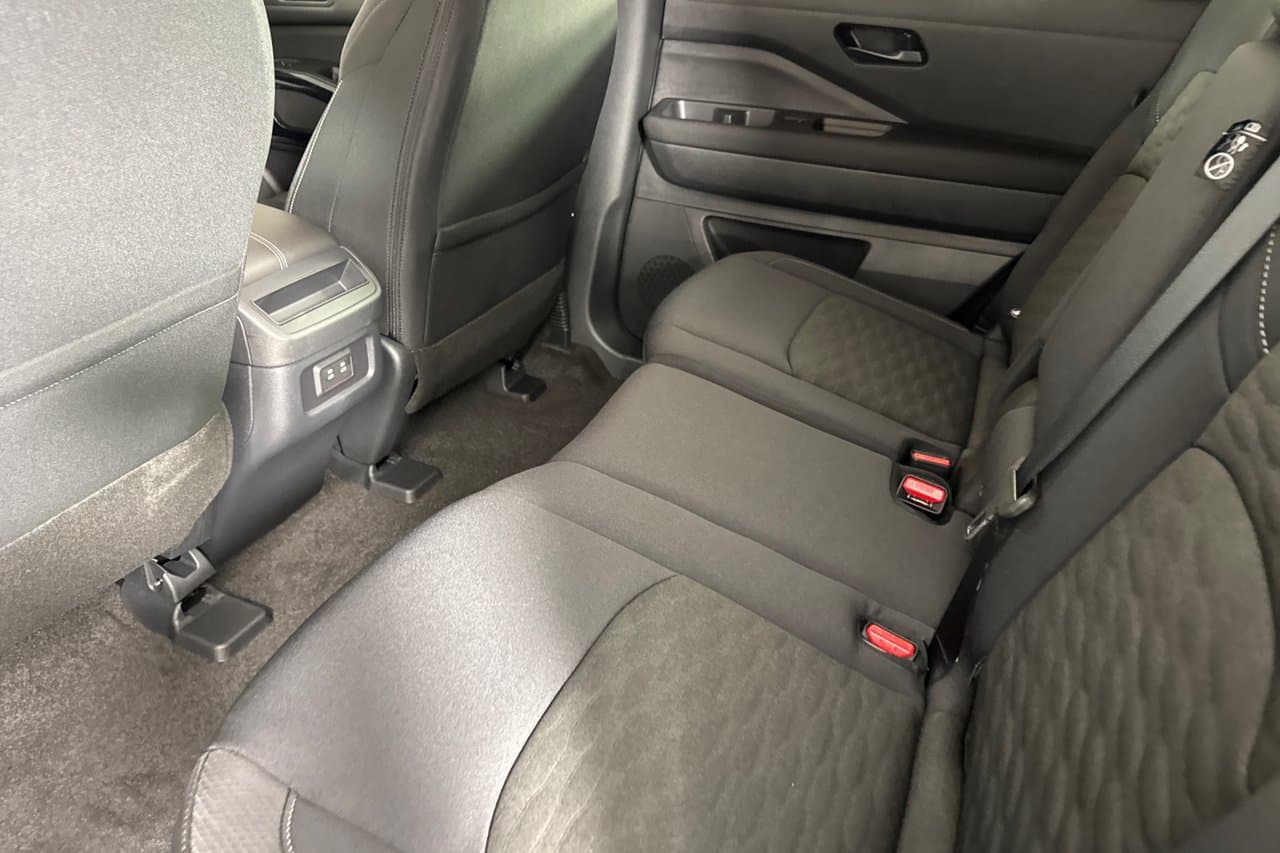 2026 Nissan Pathfinder SV 9