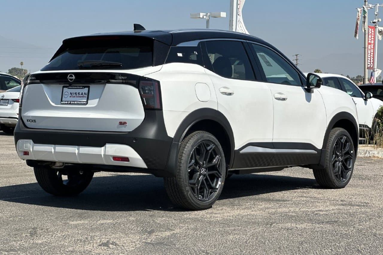 2026 Nissan Kicks SR 3