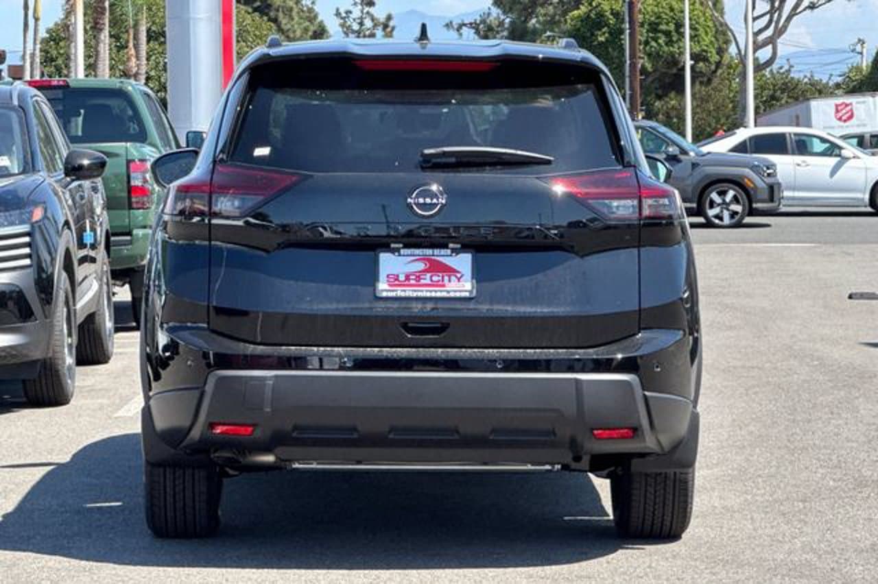 2026 Nissan Rogue Dark Armor 4