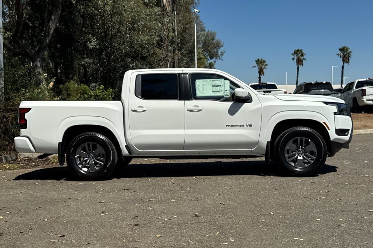 2027 Nissan Frontier SV 3