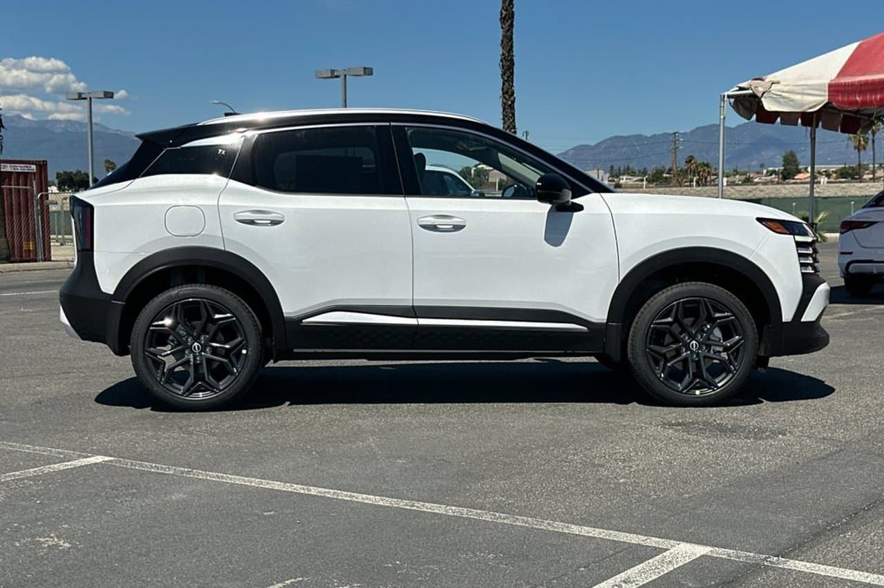 2027 Nissan Kicks SR 2
