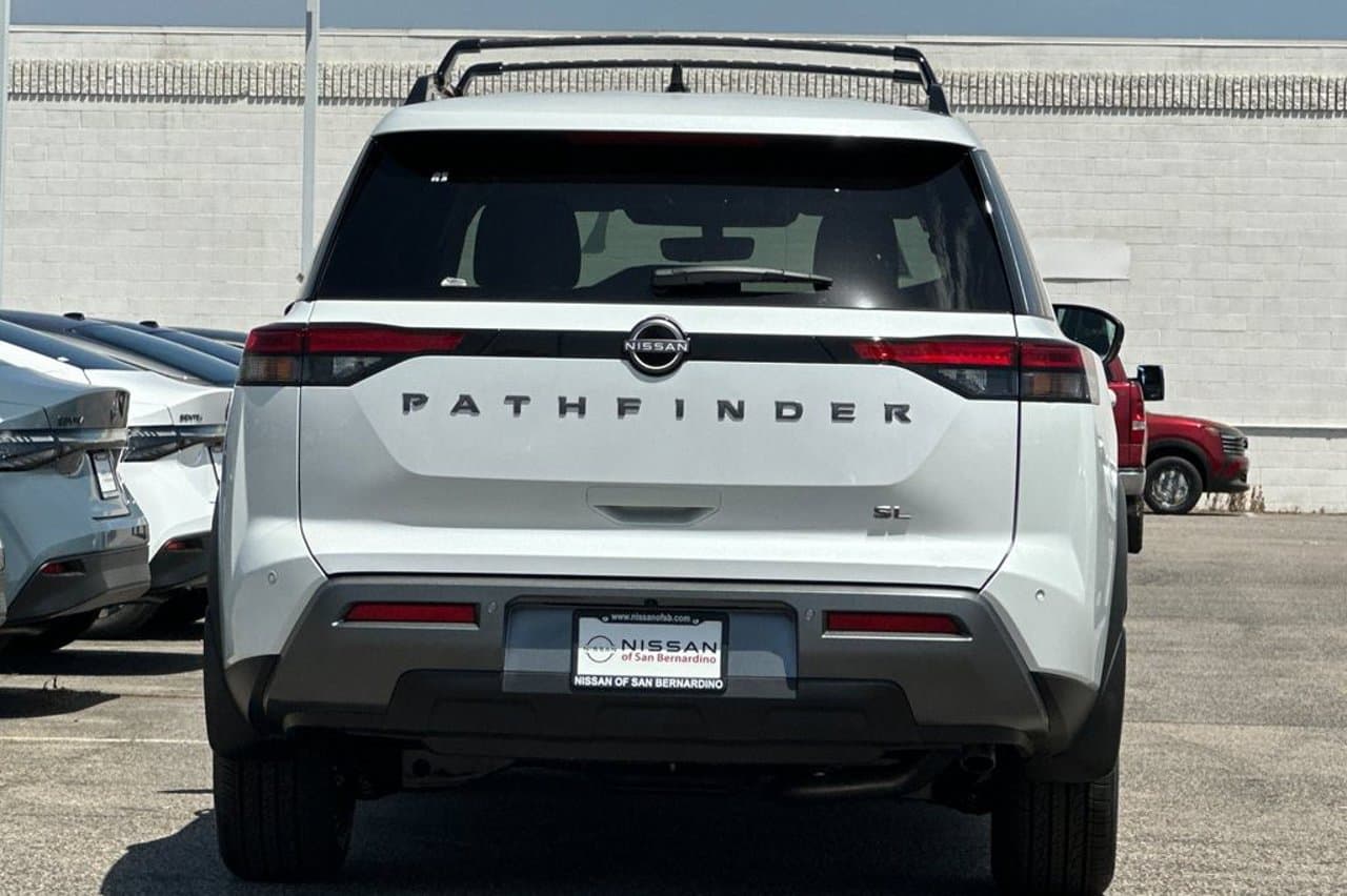 2026 Nissan Pathfinder SL 4
