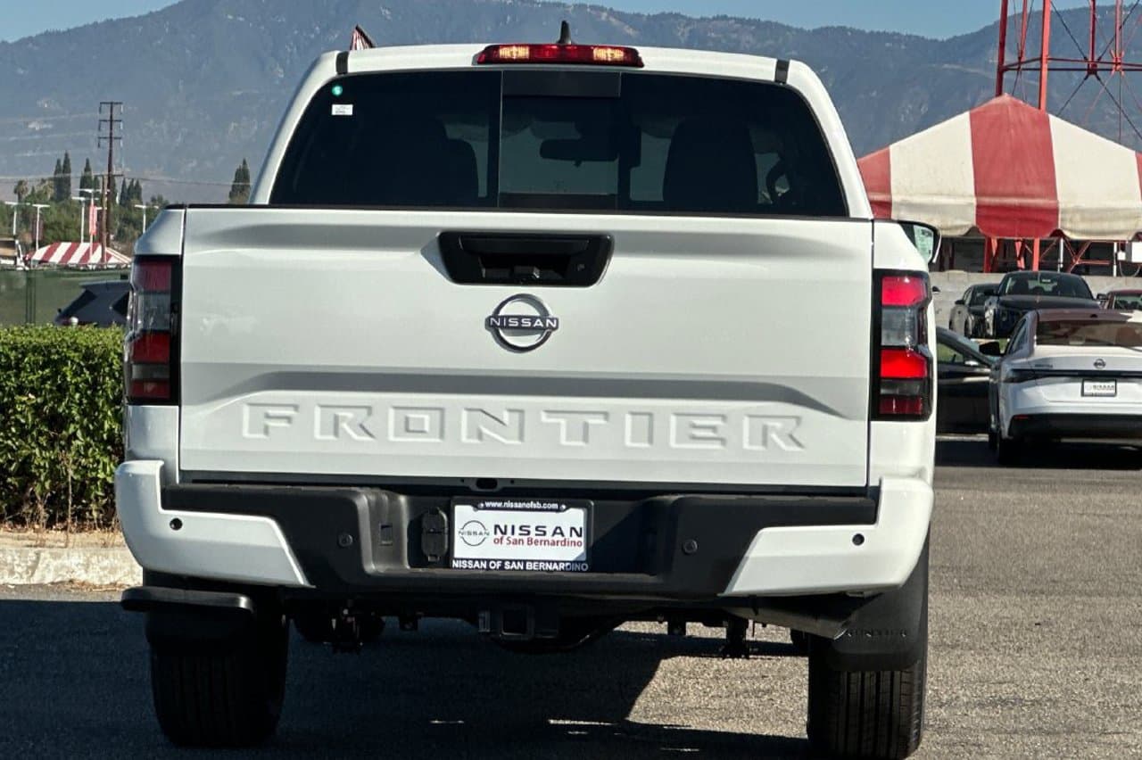 2027 Nissan Frontier SV 4
