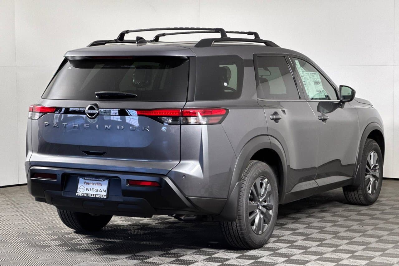2026 Nissan Pathfinder SV 3