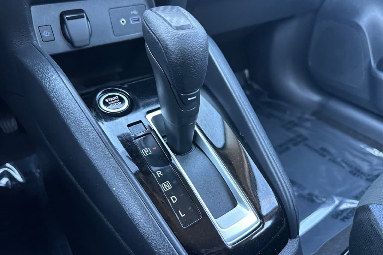 2025 Nissan Versa SV 17