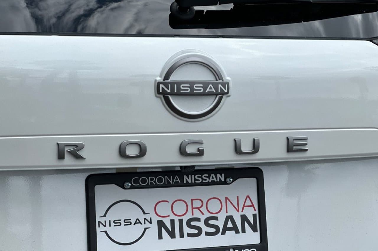 2026 Nissan Rogue SV 23