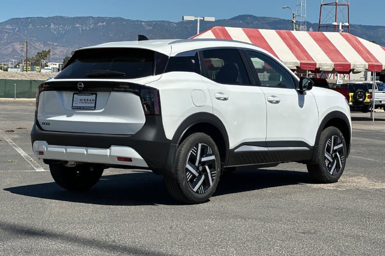 2027 Nissan Kicks SV 3