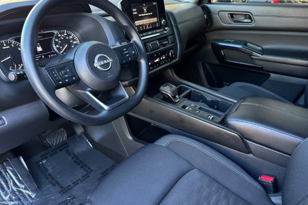 2024 Nissan Pathfinder S 8