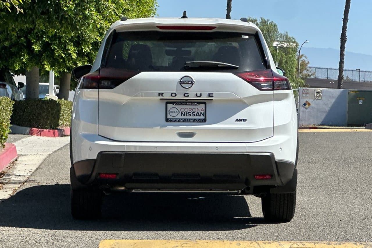 2026 Nissan Rogue Dark Armor 5