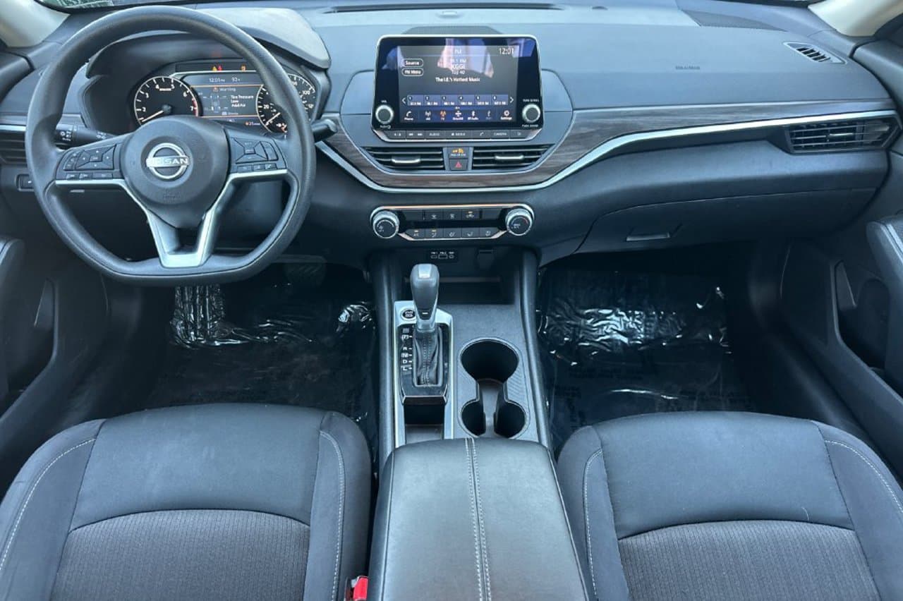 2025 Nissan Altima SV 10