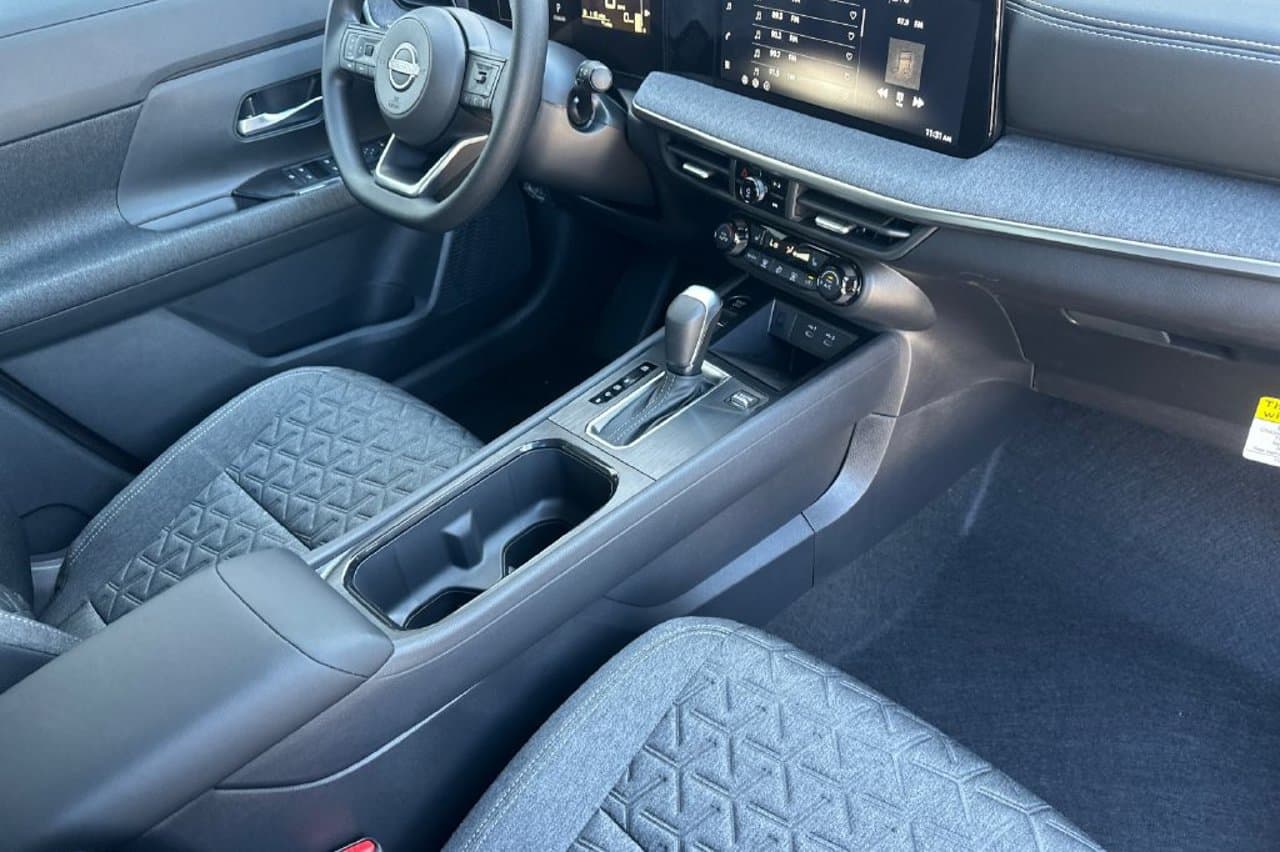 2027 Nissan Kicks SV 14