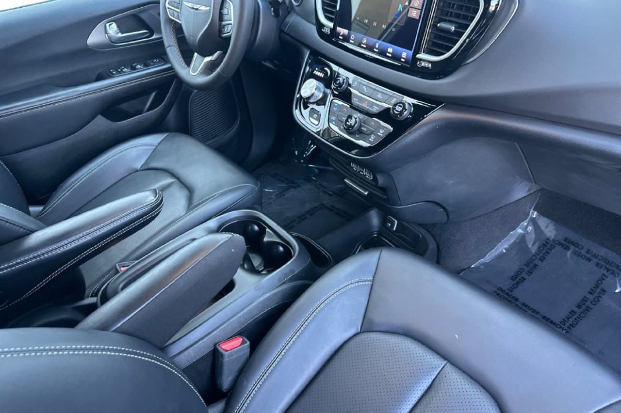 2025 Chrysler Pacifica Select 15