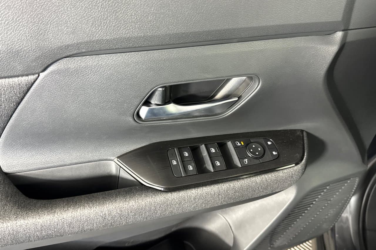 2027 Nissan Kicks SV 8