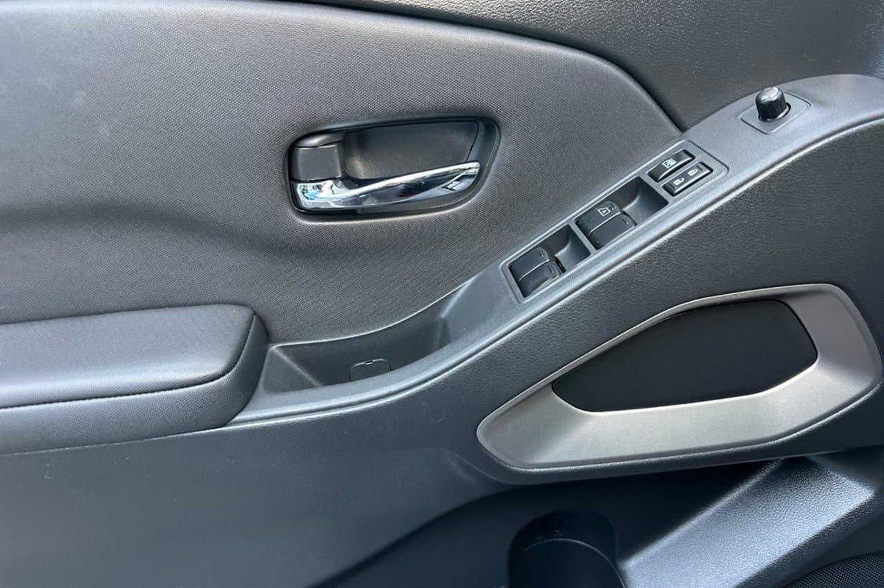 2024 Nissan Frontier SV 9