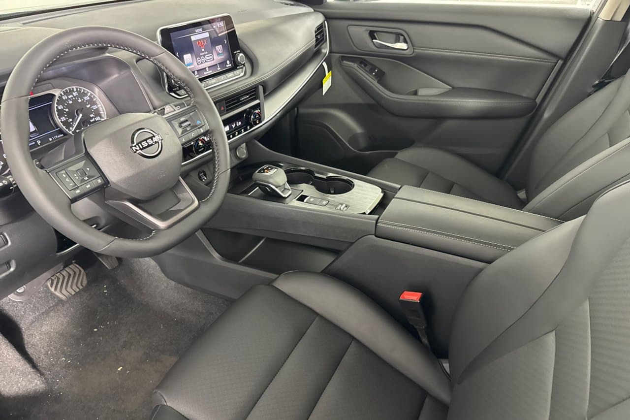 2026 Nissan Rogue Dark Armor 7