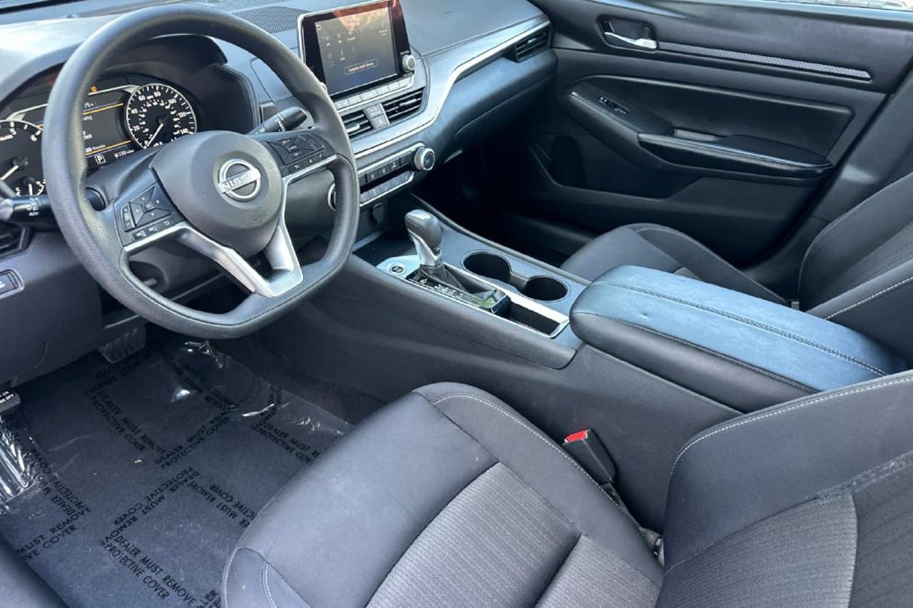 2025 Nissan Altima SV 8