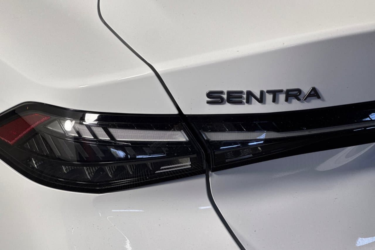 2027 Nissan Sentra SV 22