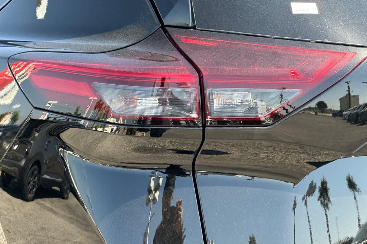 2026 Nissan Rogue Dark Armor 21