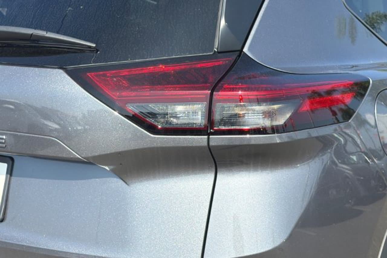 2026 Nissan Rogue SV 23