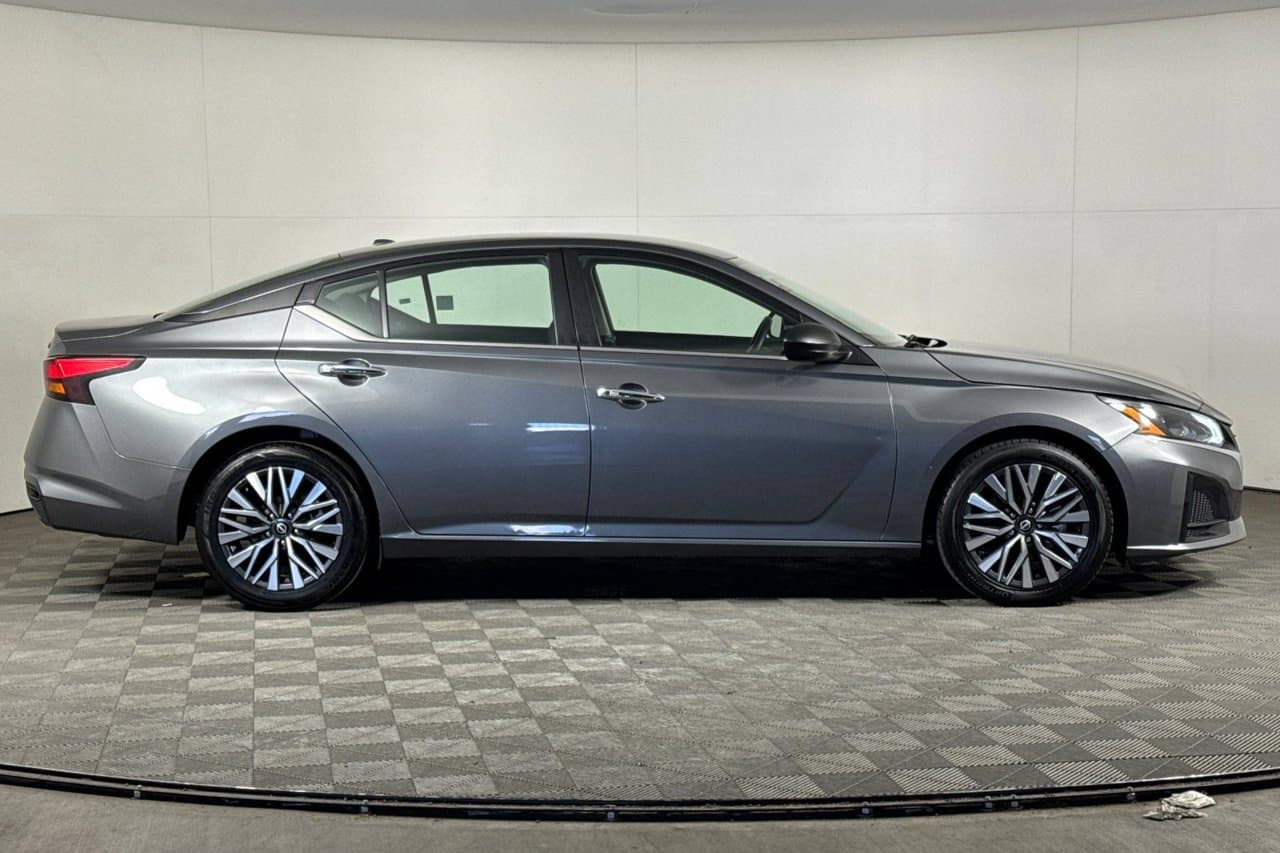 2024 Nissan Altima 2.5 SV 2