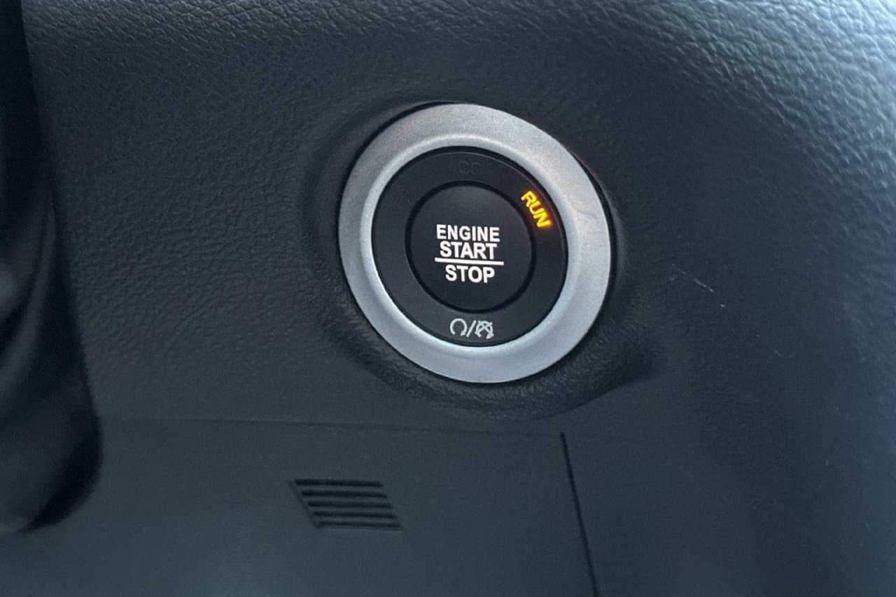 2025 Chrysler Pacifica Select 19