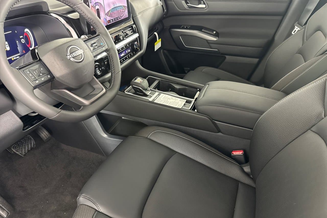 2026 Nissan Pathfinder SL 32
