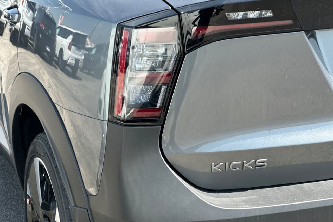 2026 Nissan Kicks SR 21