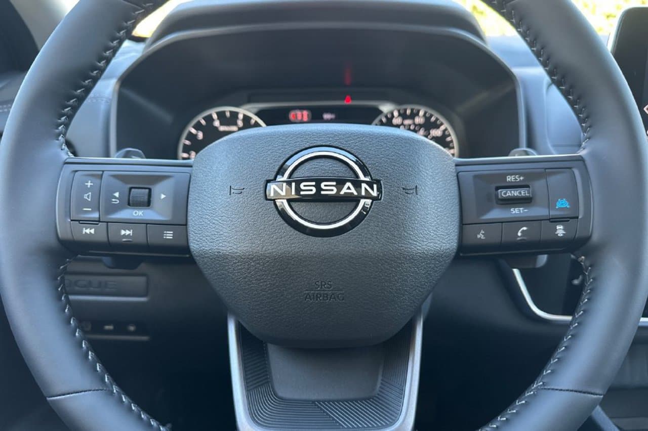 2027 Nissan Rogue Dark Armor 21