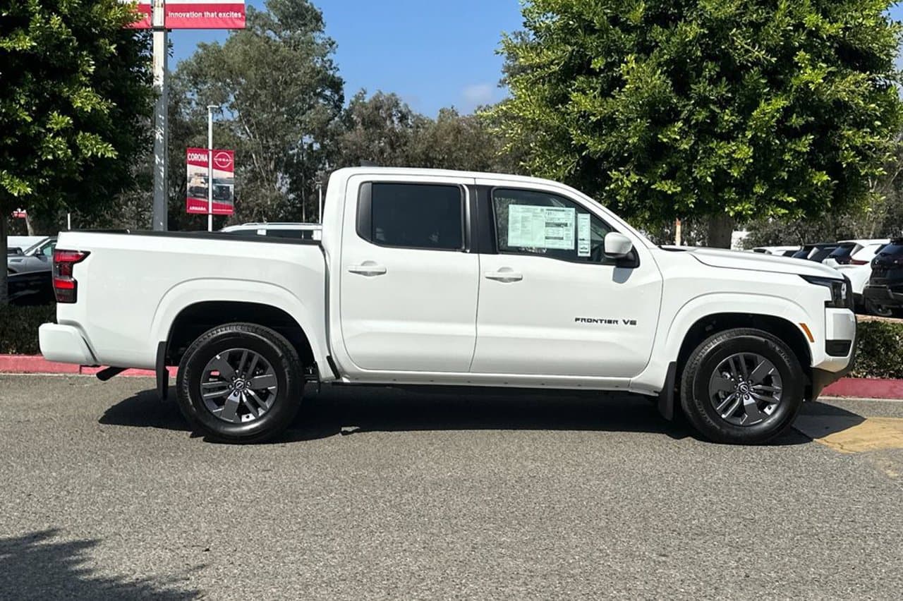 2027 Nissan Frontier SV 3