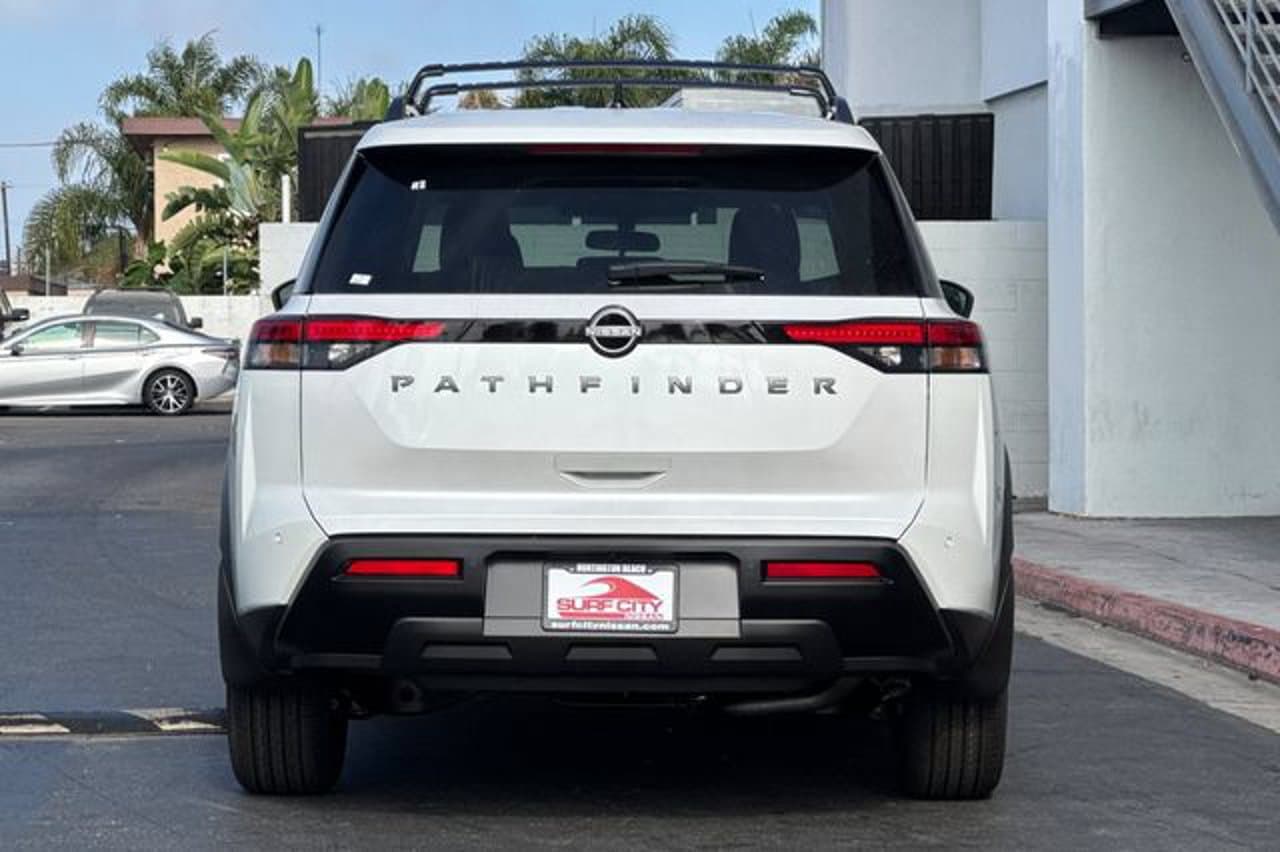 2026 Nissan Pathfinder SV 4